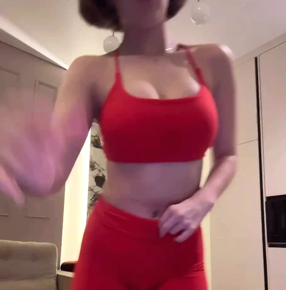Caroline, 18