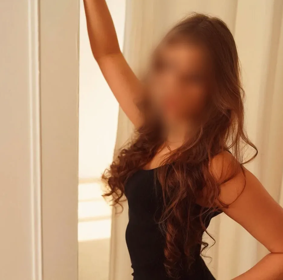 Lilly, 19