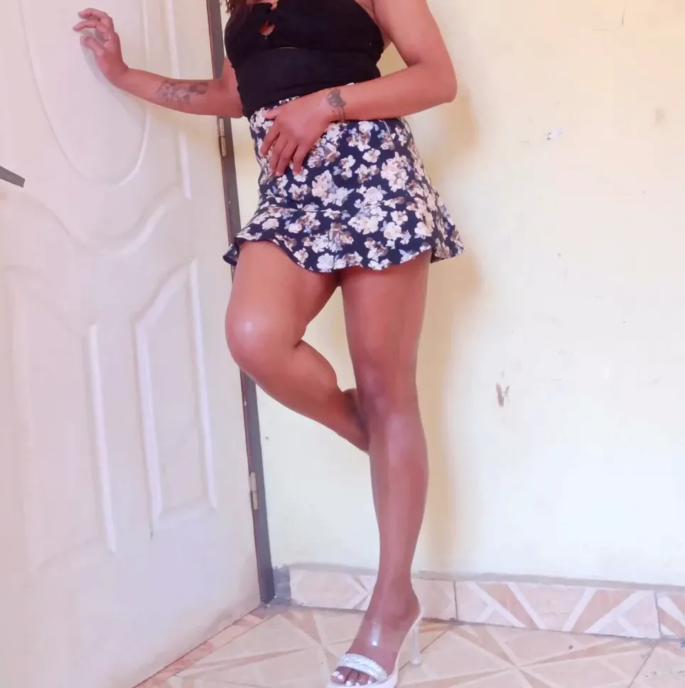 Nora, 27