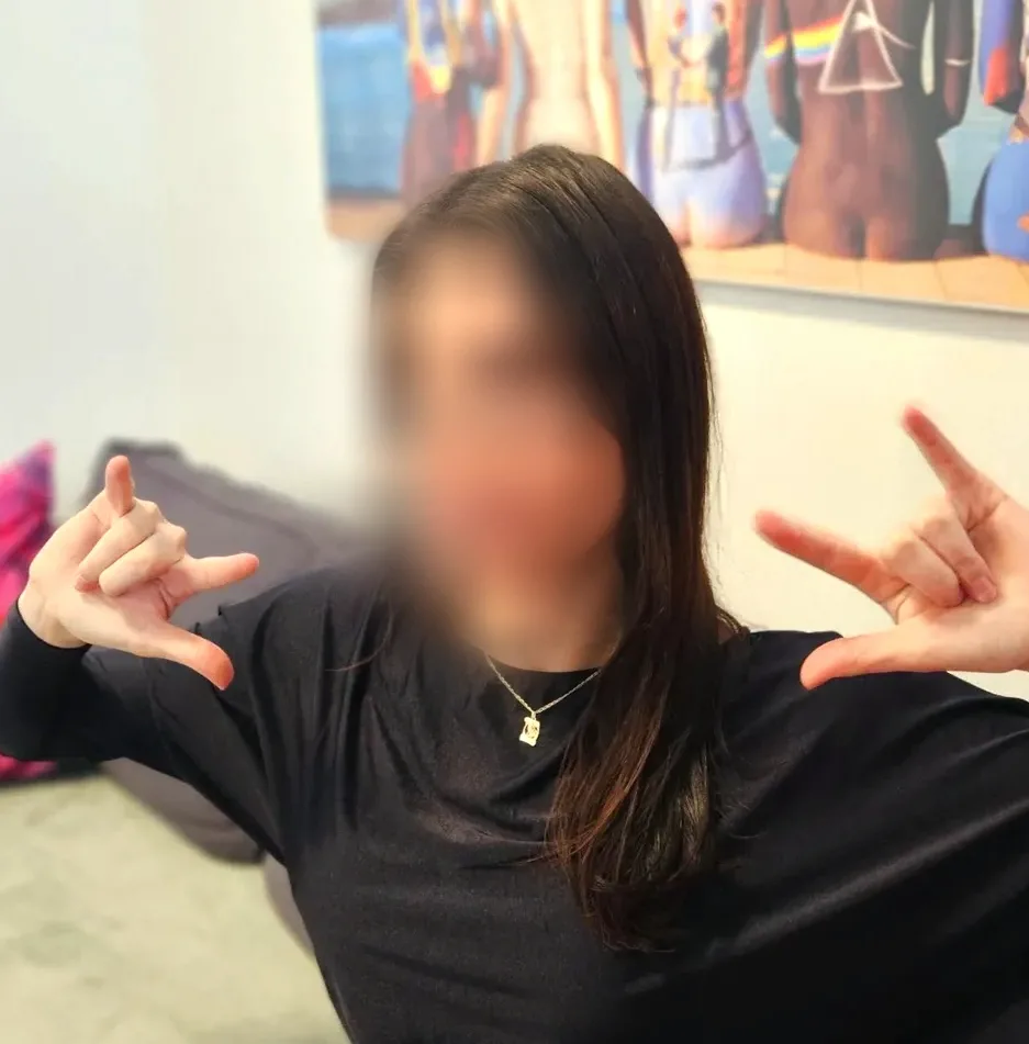 Sandra, 27